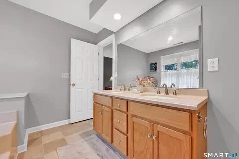 Bath - 107 Robin Dr, Canton, CT 06019 photo 3 of 4
