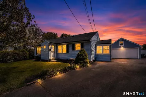 14 Catherine Ct, Milford, CT 06460