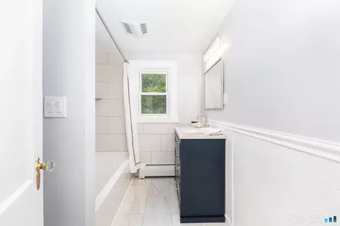 Bath - 343 Alling St, Berlin, CT 06037 photo 5 of 5