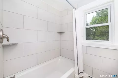 Bath - 343 Alling St, Berlin, CT 06037 photo 4 of 5