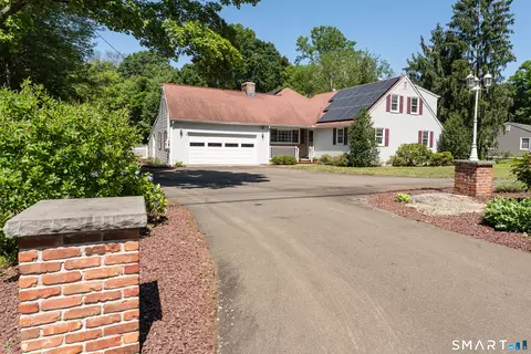 110 Nut Plains Rd, Guilford, CT 06437
