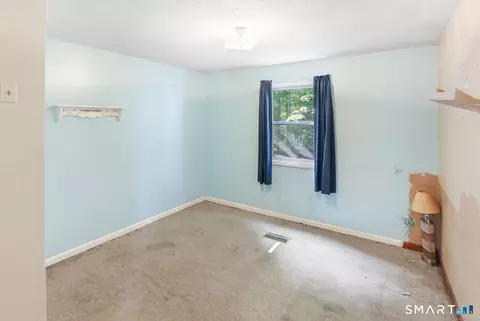 Bedroom - 385 Putnam Pike, Killingly, CT 06241 photo 4 of 6