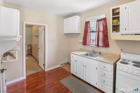 Entry Way - 385 Putnam Pike, Killingly, CT 06241 photo 3 of 3