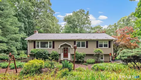 35 Nutmeg Ln, Shelton, CT 06484