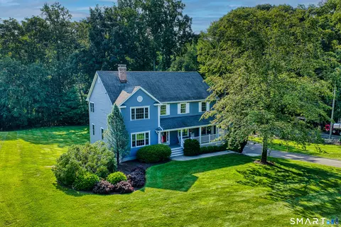Exterior - 4 Founders Way, Monroe, CT 06468 photo 5 of 6