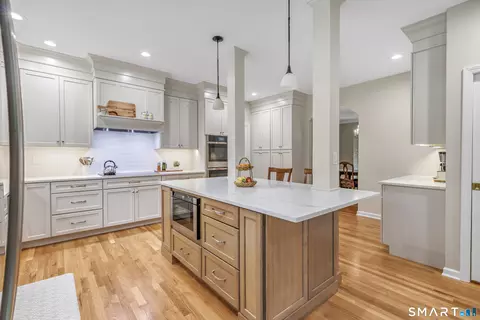 Kitchen - 4 Founders Way, Monroe, CT 06468 photo 4 of 5