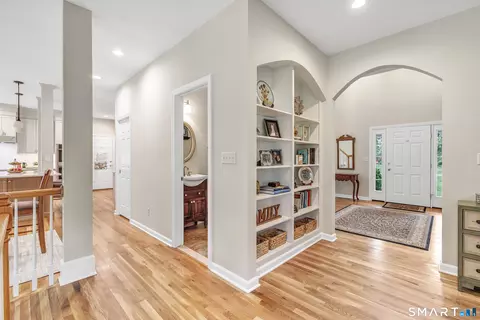 Entry Way - 4 Founders Way, Monroe, CT 06468 photo 2 of 4