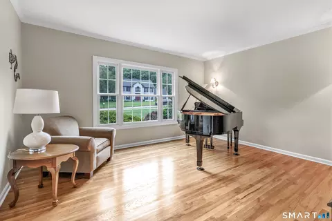 Living - 4 Founders Way, Monroe, CT 06468 photo 2 of 7