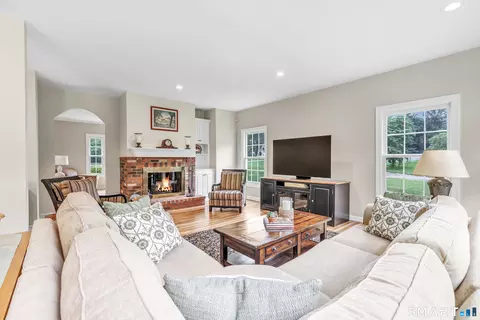 Living - 4 Founders Way, Monroe, CT 06468 photo 4 of 7