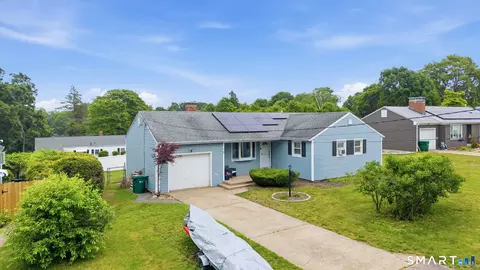 10 Miller Ave, Quaker Hill, CT 06375