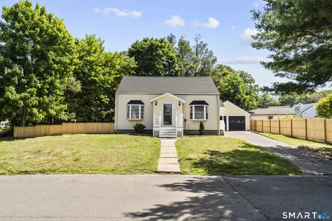 110 Minturn Rd, Bridgeport, CT 06606
