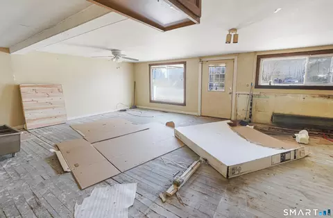 Living - 383 Putnam Pike, Killingly, CT 06241 photo 3 of 6