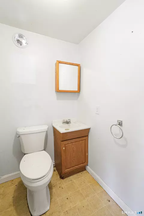 Bath - 383 Putnam Pike, Killingly, CT 06241 photo 1 of 3