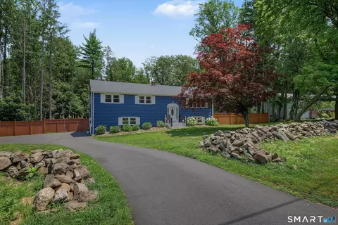 1399 Long Hill Rd, Guilford, CT 06437