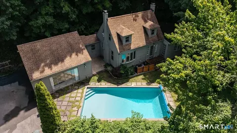 24 Steinmann Ave, Middlebury, CT 06762
