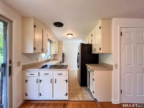 Kitchen - 2 Johnnie Ct, Ledyard, CT 06339 photo 3 of 3
