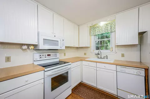 Kitchen - 50 Albert Rd, Hamden, CT 06514 photo 1 of 3