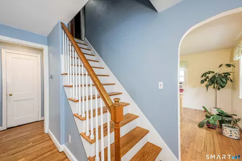 Entry Way - 50 Albert Rd, Hamden, CT 06514 photo 2 of 2