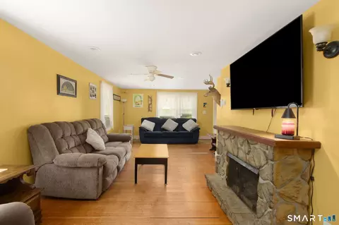 Living - 304 Norwich Rd, Plainfield, CT 06374 photo 2 of 3