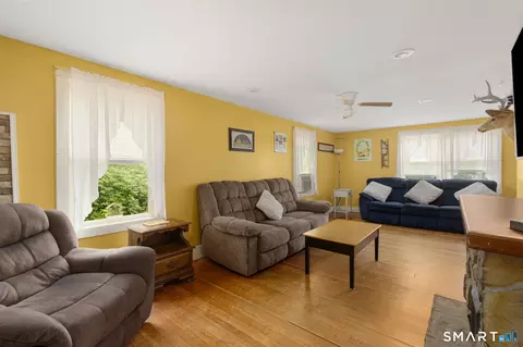 Living - 304 Norwich Rd, Plainfield, CT 06374 photo 1 of 3
