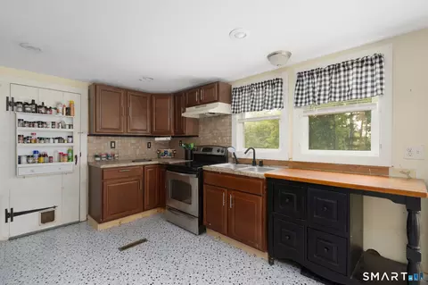 Kitchen - 304 Norwich Rd, Plainfield, CT 06374 photo 3 of 3