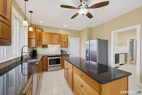 Kitchen - 189 Shadow Pond Ln, Suffield, CT 06078 photo 4 of 4
