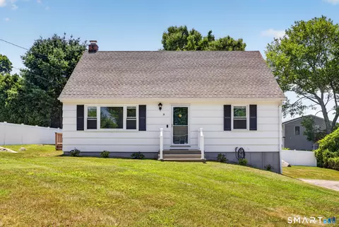 8 Pleasant St, Mystic, CT 06355