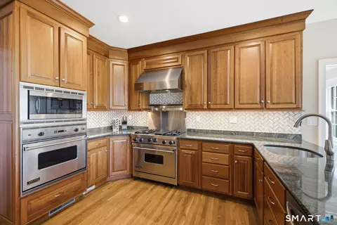 Kitchen - 29 Halladay Ave W, Suffield, CT 06078 photo 3 of 5