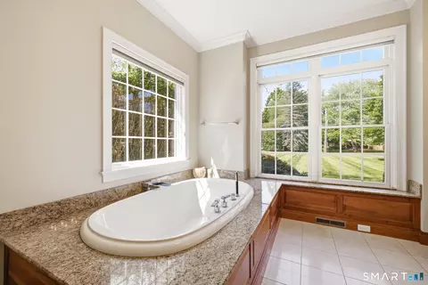 Bath - 29 Halladay Ave W, Suffield, CT 06078 photo 3 of 6