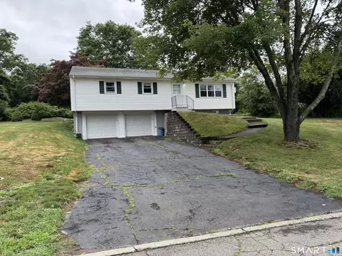 19 Covington Dr, Milford, CT 06461