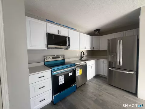 74 Main St #C3, Windsor Locks, CT 06096 photo 3