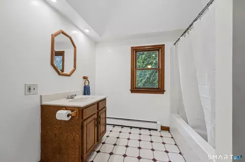 Bath - 75 Mullen Hill Rd, Windham, CT 06280 photo 2 of 2