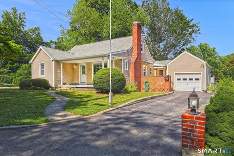 53 Raycroft St, Milford, CT 06461