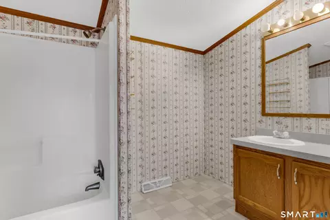 Bath - 4 Maple Rd, Southington, CT 06489 photo 1 of 4