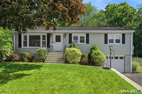 206 Beatrice Dr, West Haven, CT 06516
