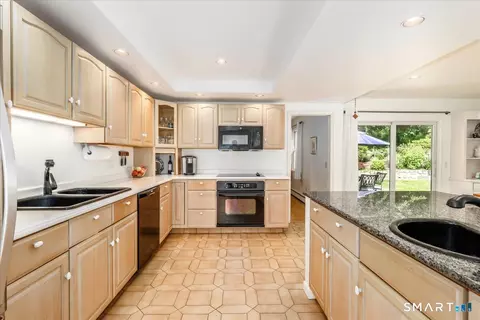 Kitchen - 21 White Pine Dr, Brookfield, CT 06804 photo 3 of 3