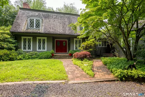 82 Taunton Hill Rd, Newtown, CT 06470