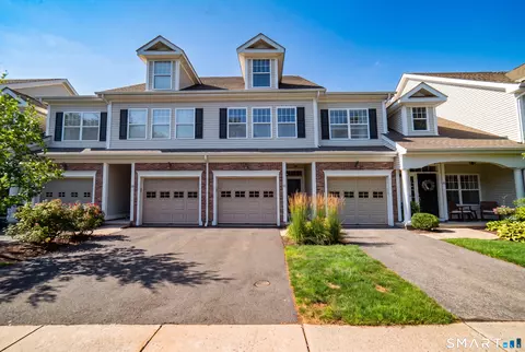 86 Park Place Cir, West Hartford, CT 06110