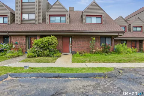 70 Montoya Dr #70, Branford, CT 06405