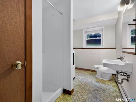 Bath - 198 Spicer Hill Rd, Ledyard, CT 06339 photo 3 of 3