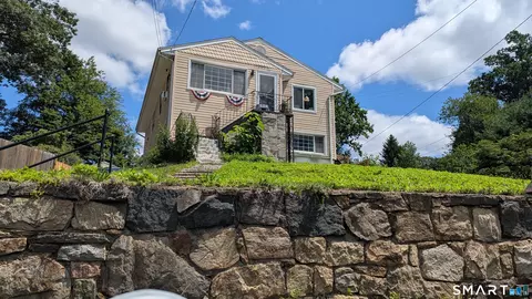 282 Lakeside Dr, Bridgeport, CT 06606