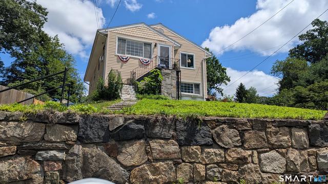 282 Lakeside Dr, Bridgeport, CT 06606
