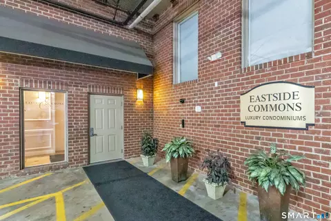 850 E Main St #403, Stamford, CT 06902
