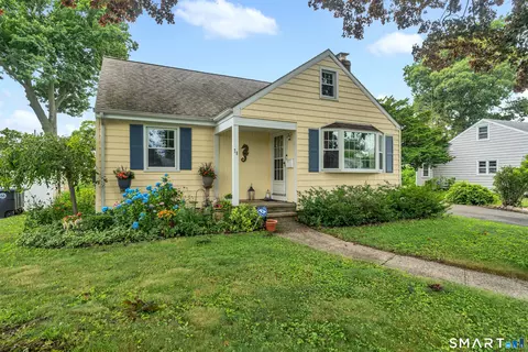 28 Kirkside Ave, Milford, CT 06460