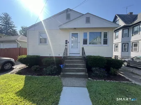 12 Pleasant St, New London, CT 06320