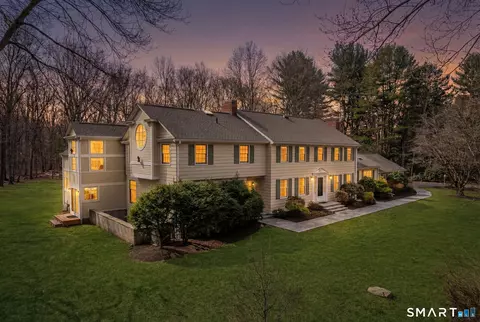 11 Highview Dr, Woodbridge, CT 06525
