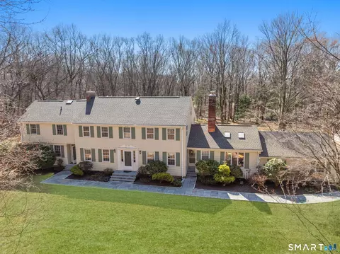 11 Highview Dr, Woodbridge, CT 06525