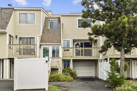 15 Peddlars Dr #15, Branford, CT 06405