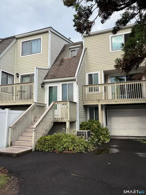 15 Peddlars Dr #15, Branford, CT 06405