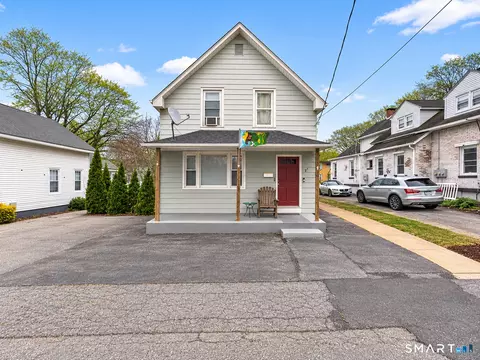 89 Oneco St, Norwich, CT 06360